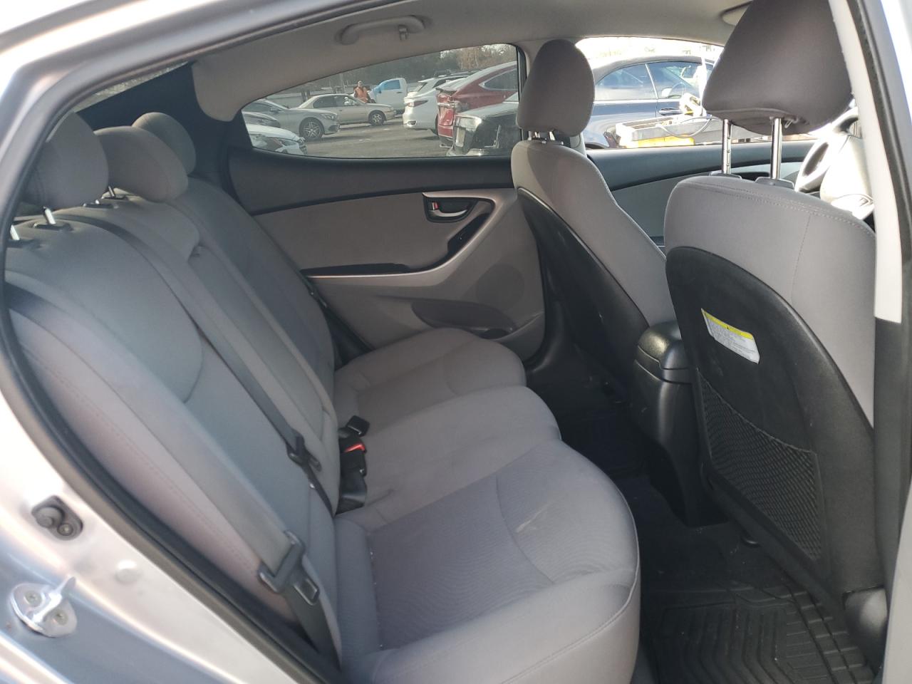 2016 Hyundai Elantra - Image 10