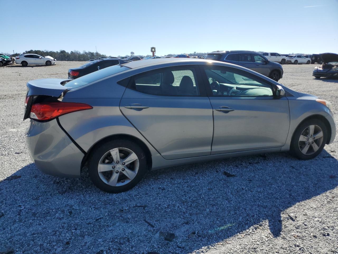 2011 Hyundai Elantra - Image 3