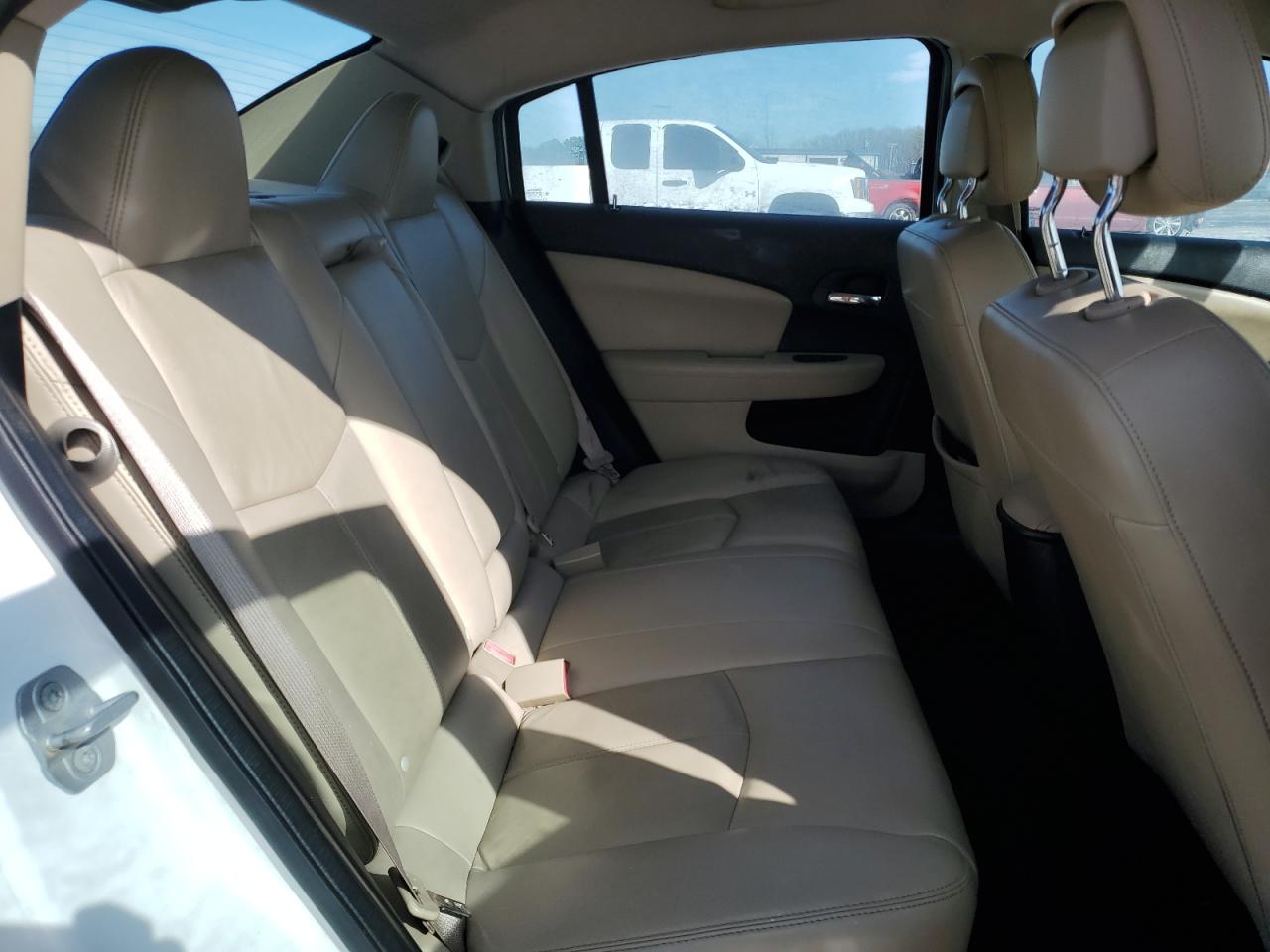 2013 Chrysler 200 - Image 11