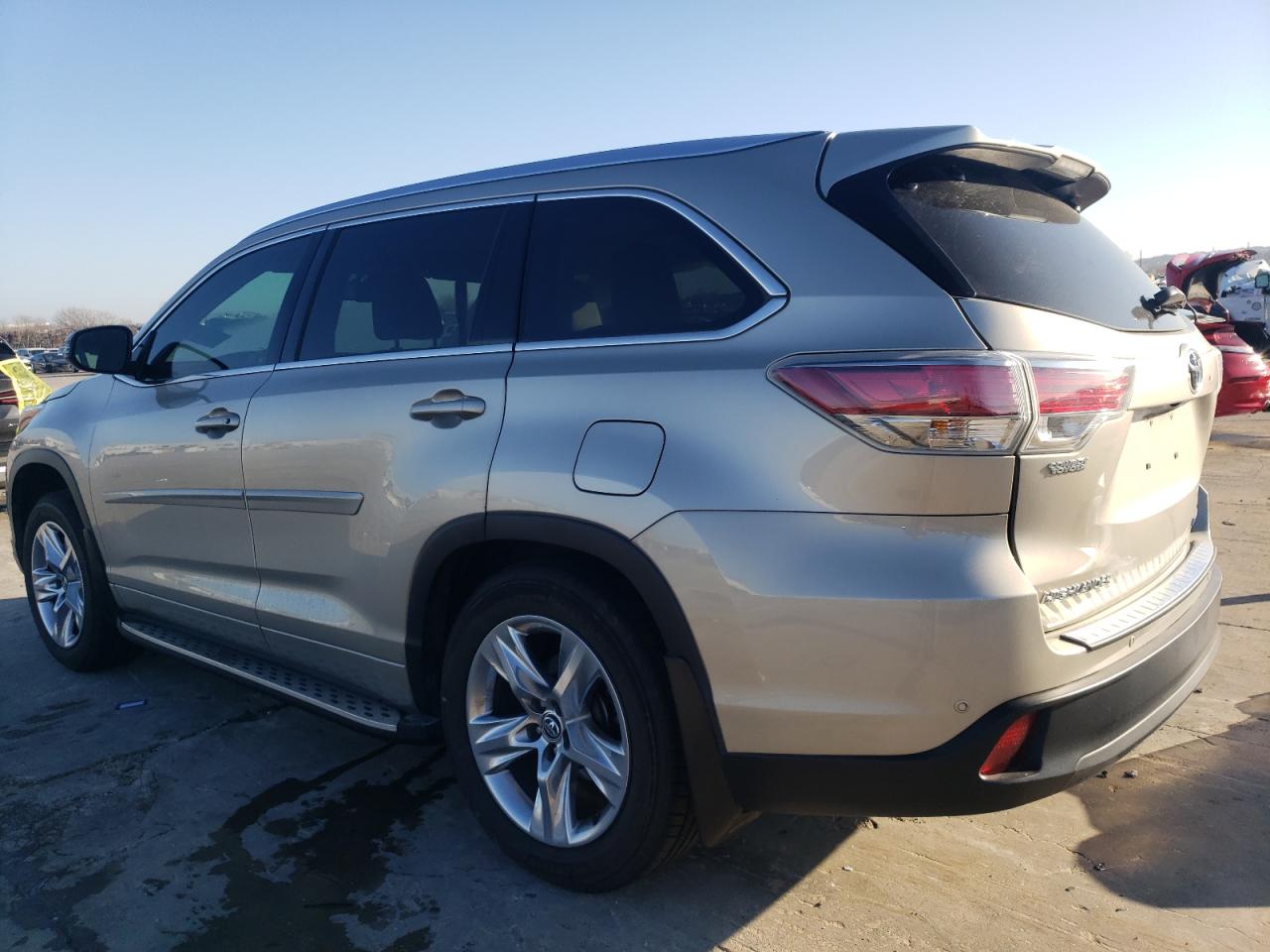 2016 Toyota Highlander - Image 2