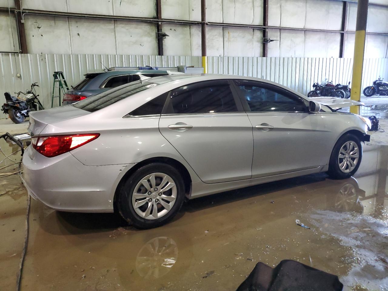 2011 Hyundai Sonata - Image 3