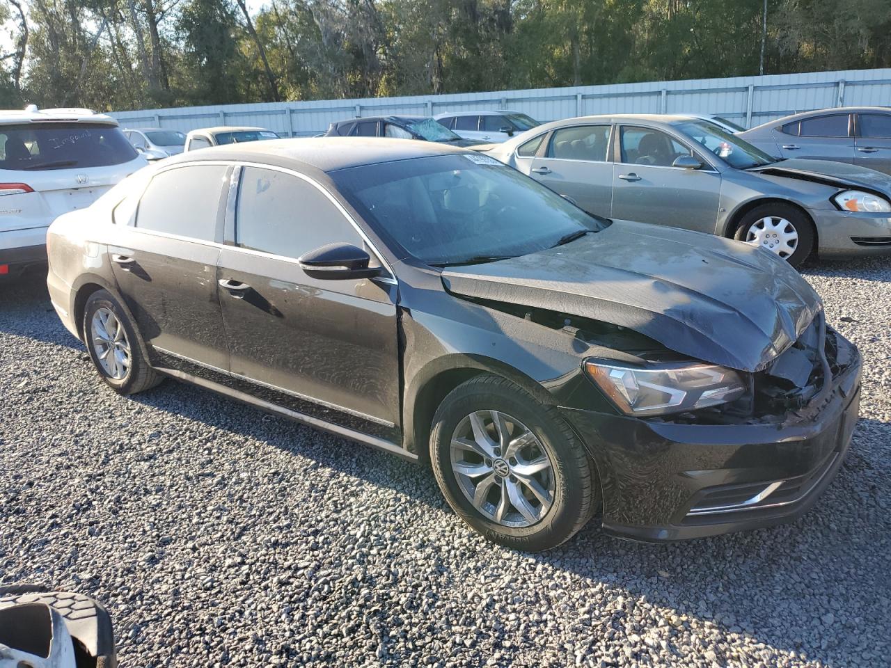 2017 Volkswagen Passat - Image 4