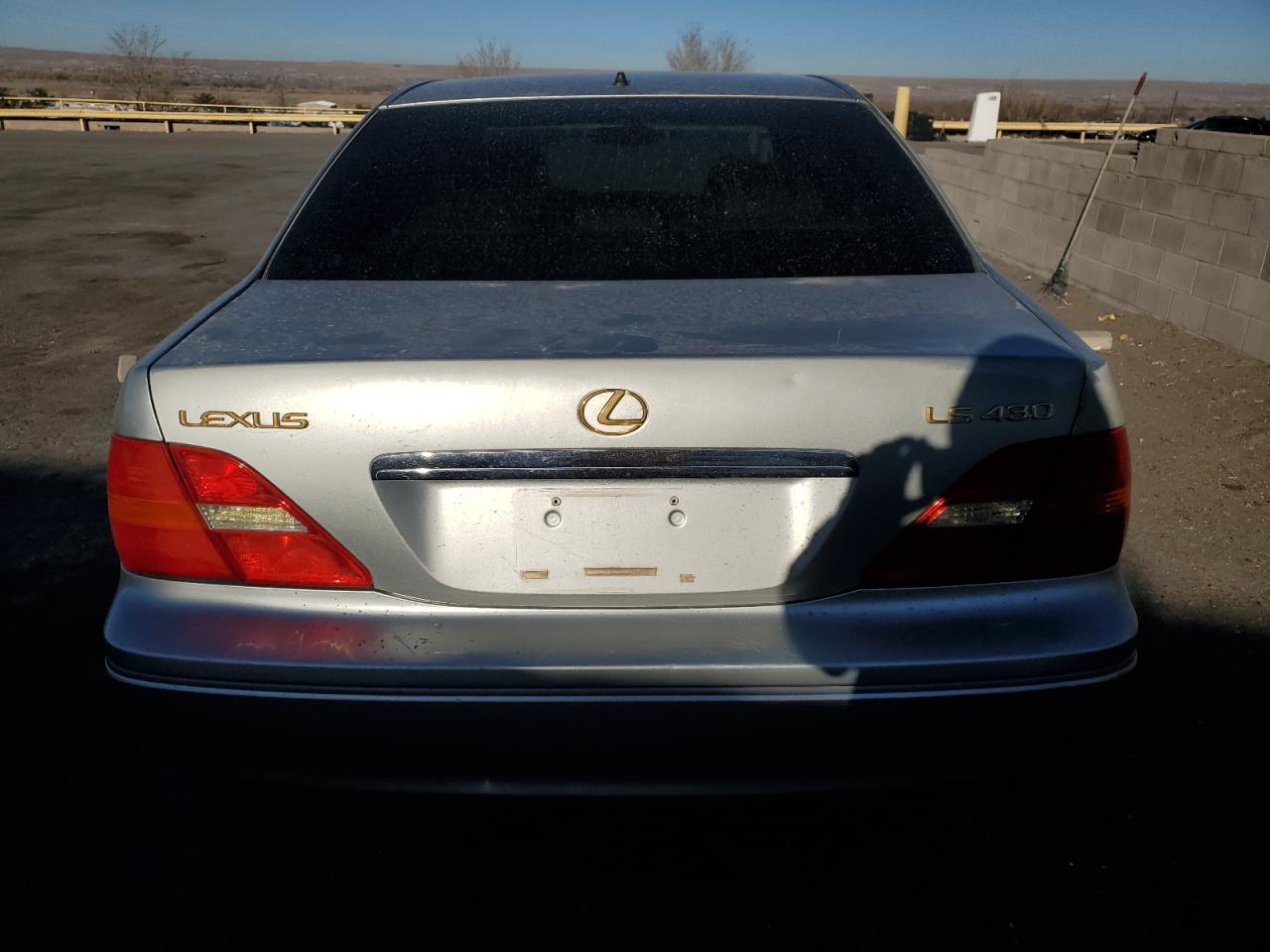 2001 Lexus LS - Image 6