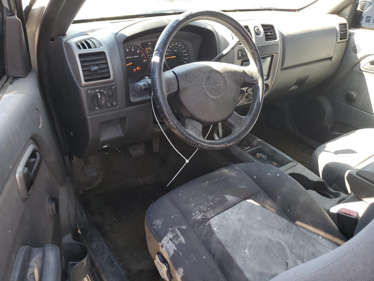 2004 Chevrolet Colorado - Image 8