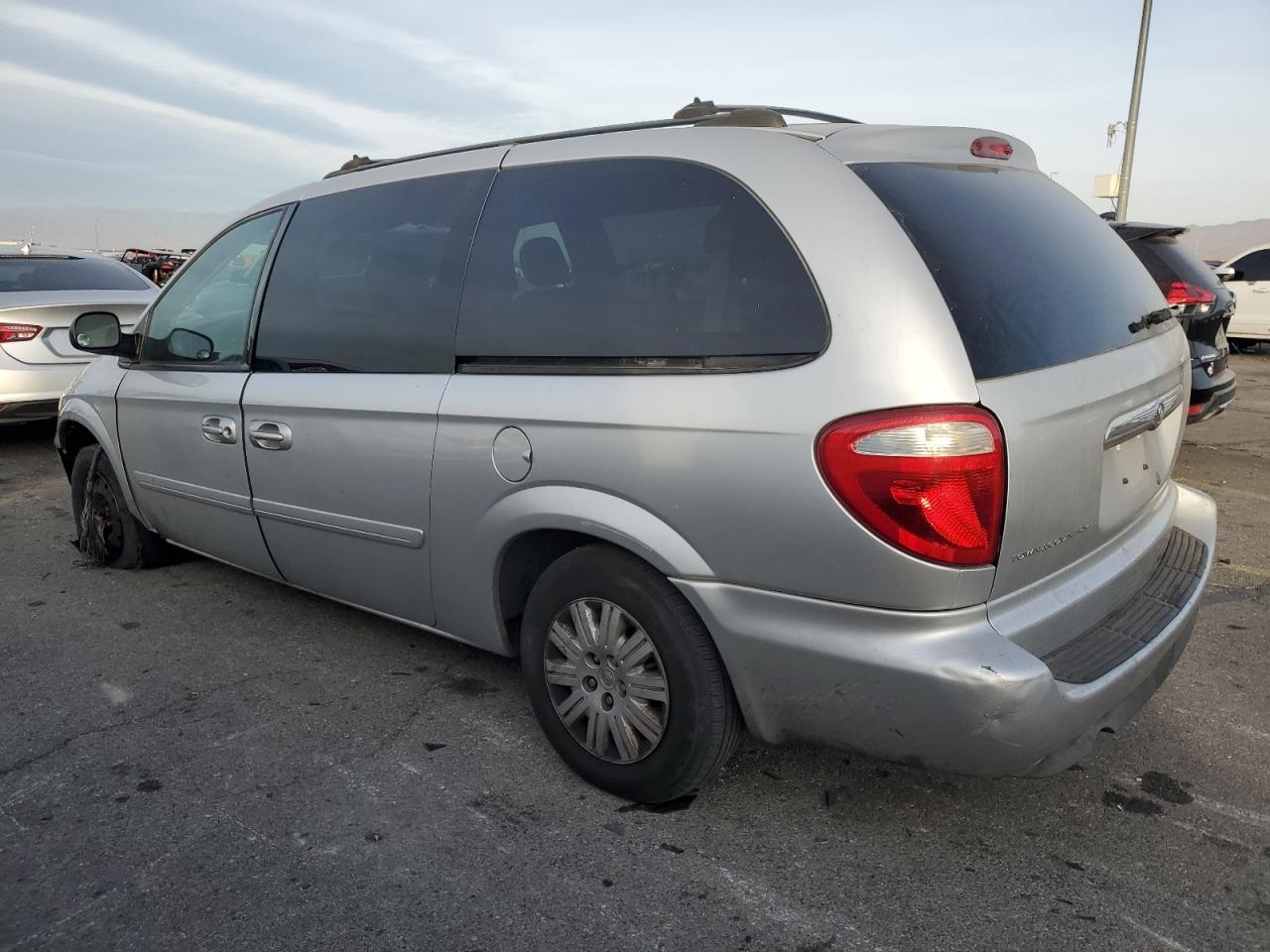 2005 Chrysler Town & Country - Image 2