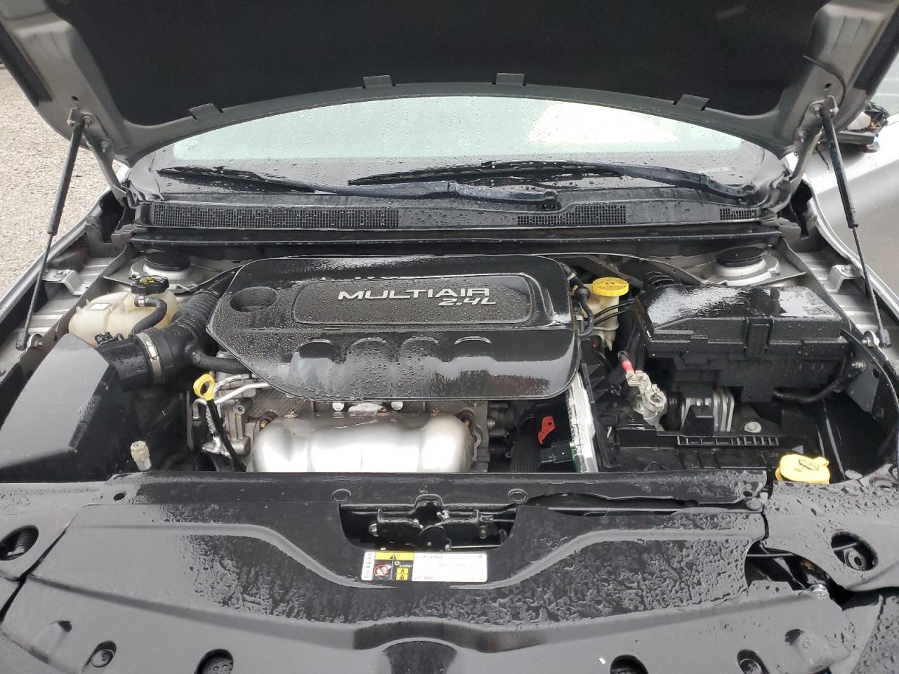 2015 Chrysler 200 - Image 12