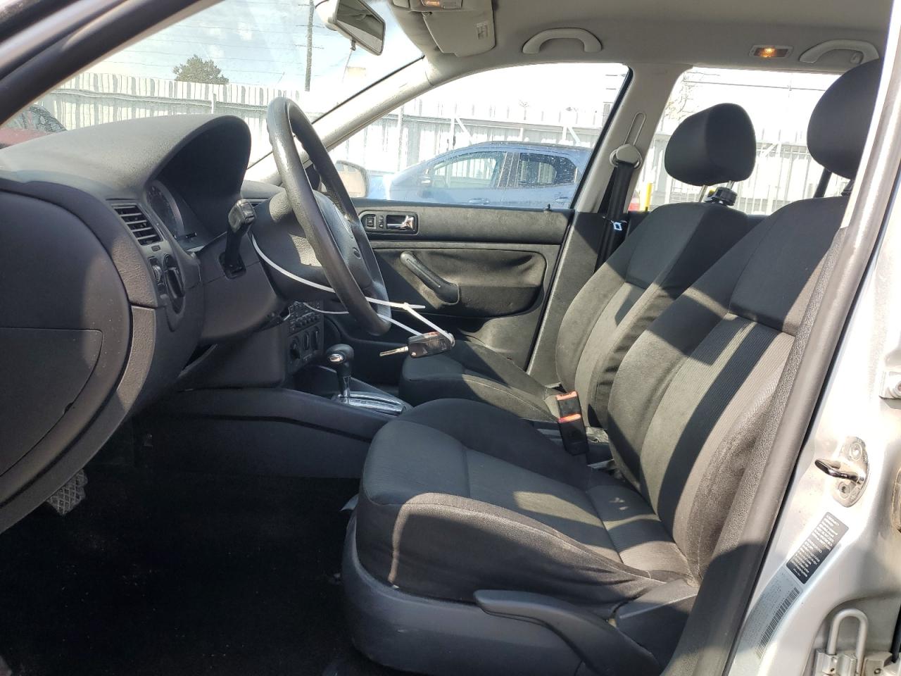 2004 Volkswagen Jetta - Image 7
