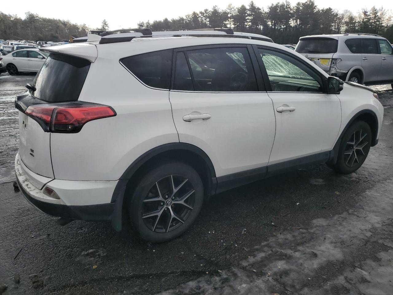 2016 Toyota RAV 4 - Image 3