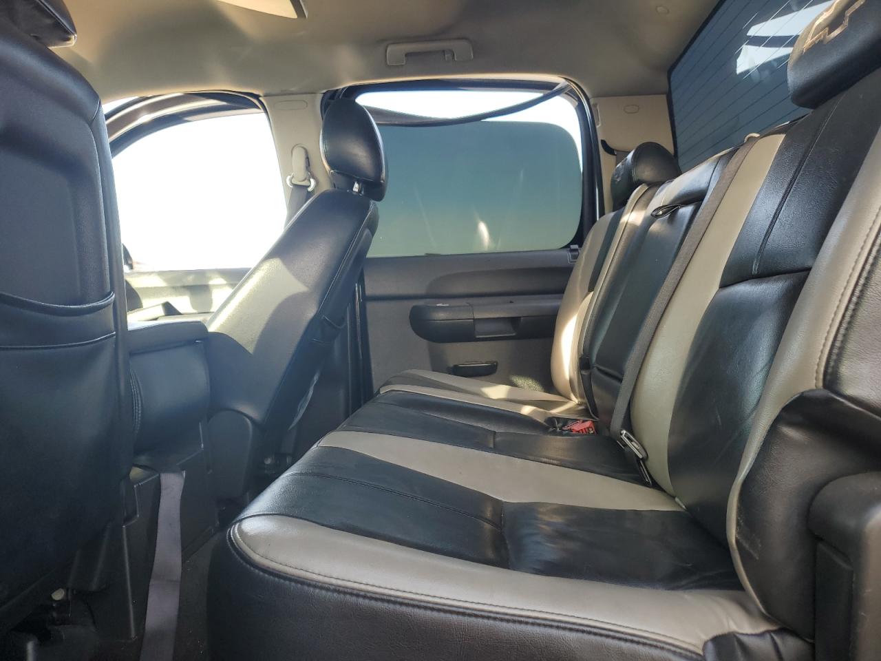 2007 Chevrolet Silverado - Image 10