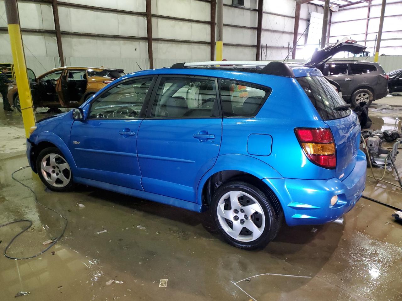 2007 Pontiac Vibe - Image 2