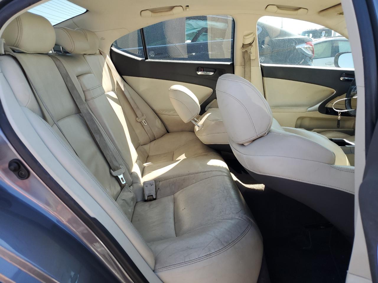 2012 Lexus IS - Image 10