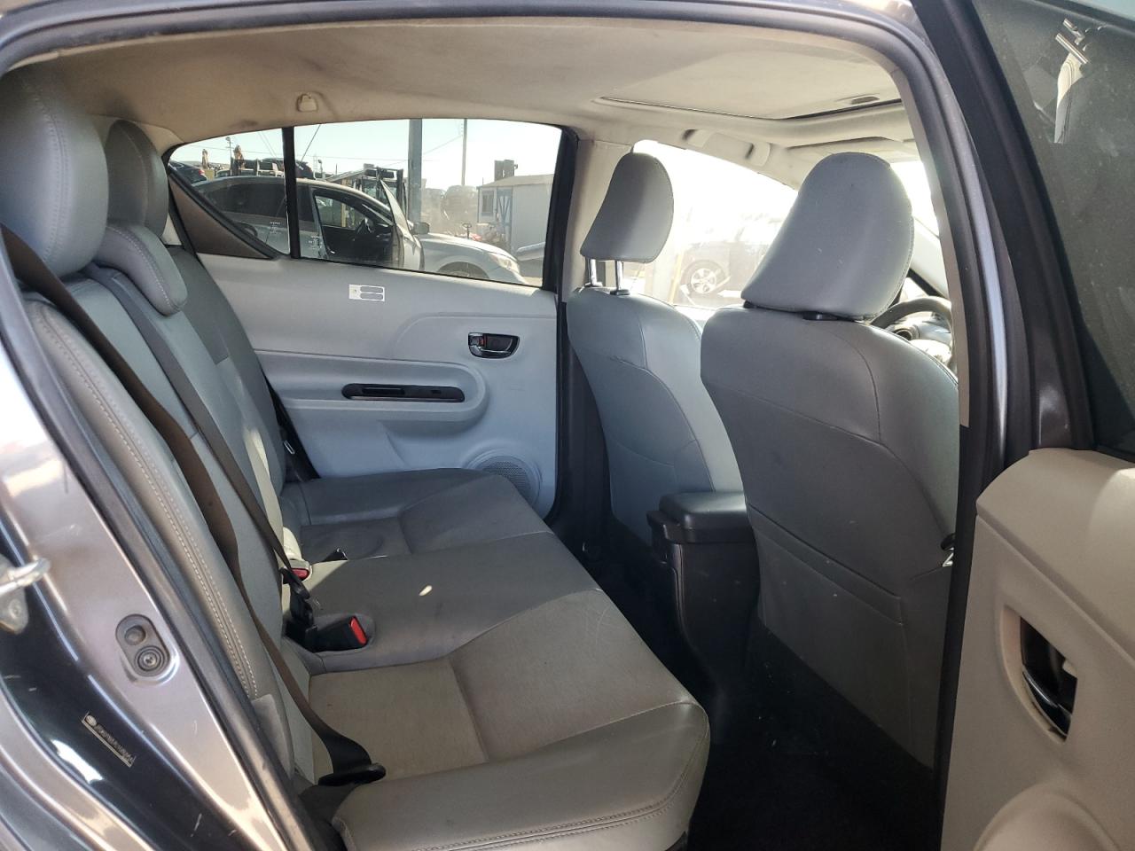 2012 Toyota Prius - Image 11