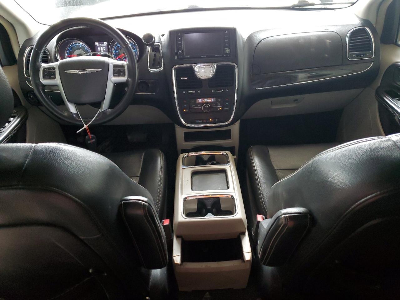 2012 Chrysler Town & Country - Image 8