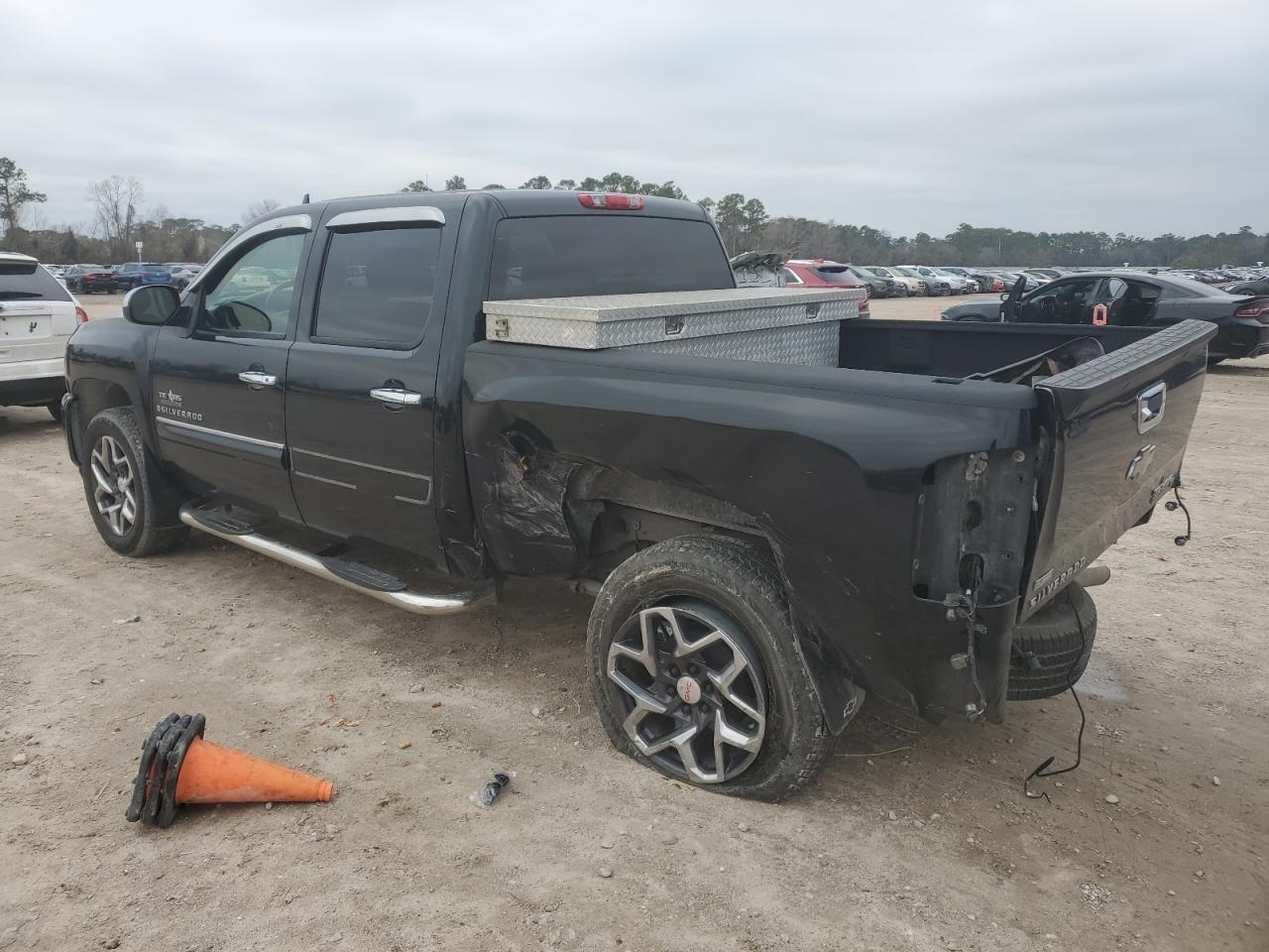 2009 Chevrolet Silverado - Image 2