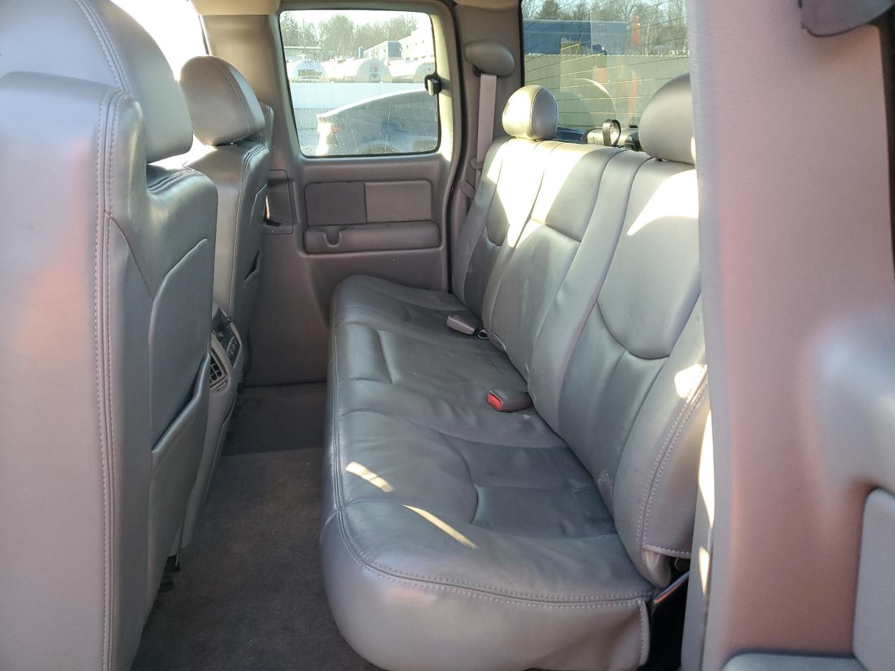 2004 GMC Sierra - Image 10