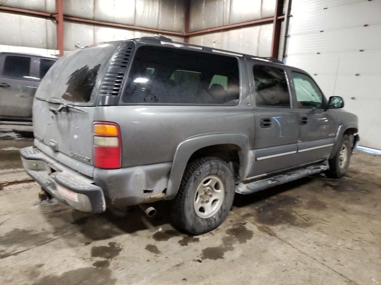 2001 Chevrolet Suburban - Image 3