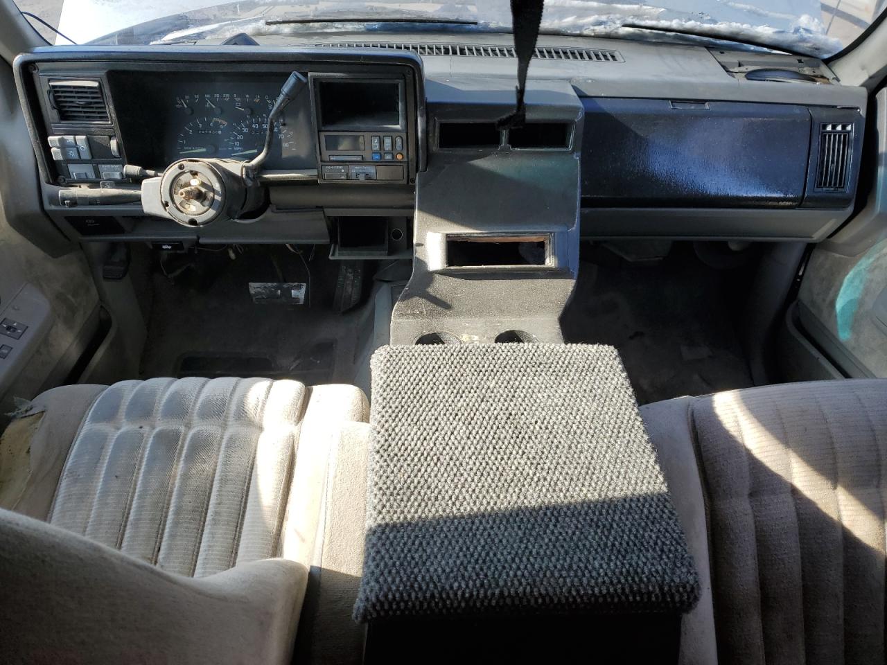 1993 GMC Yukon VIN: 1GKEK18K3PJ741909 Lot: 46118535