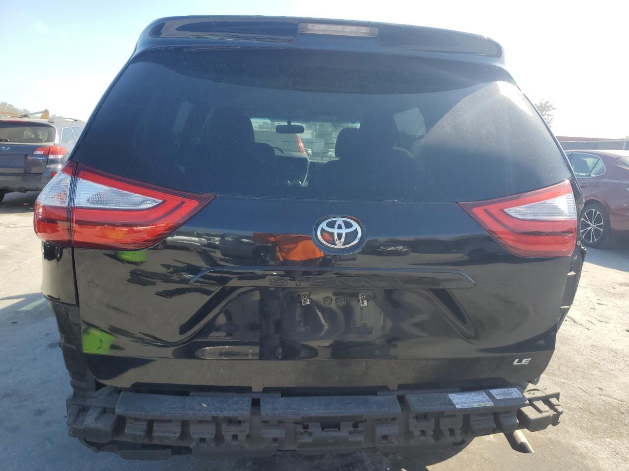 2015 Toyota Sienna - Image 6