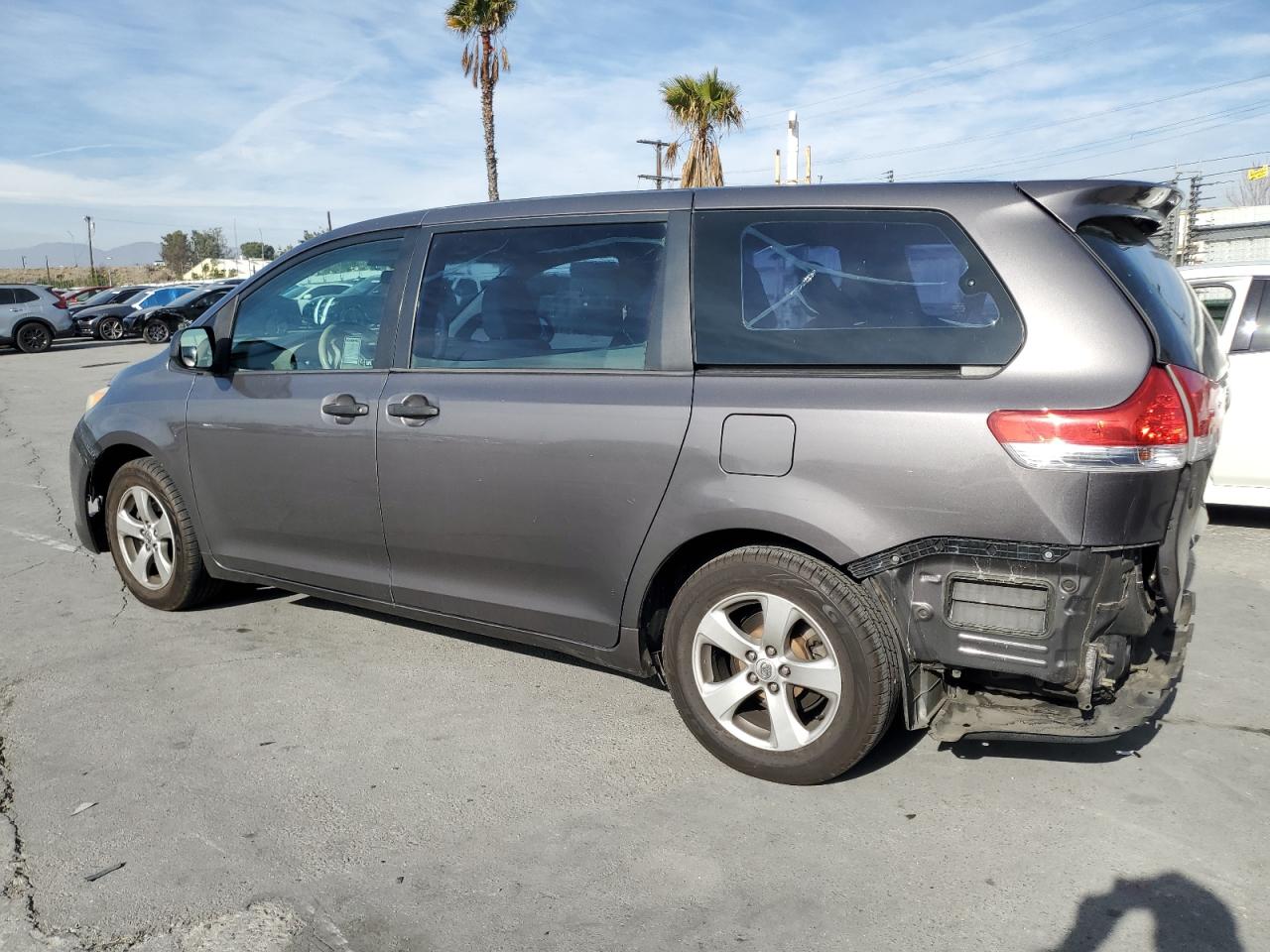 2013 Toyota Sienna - Image 2