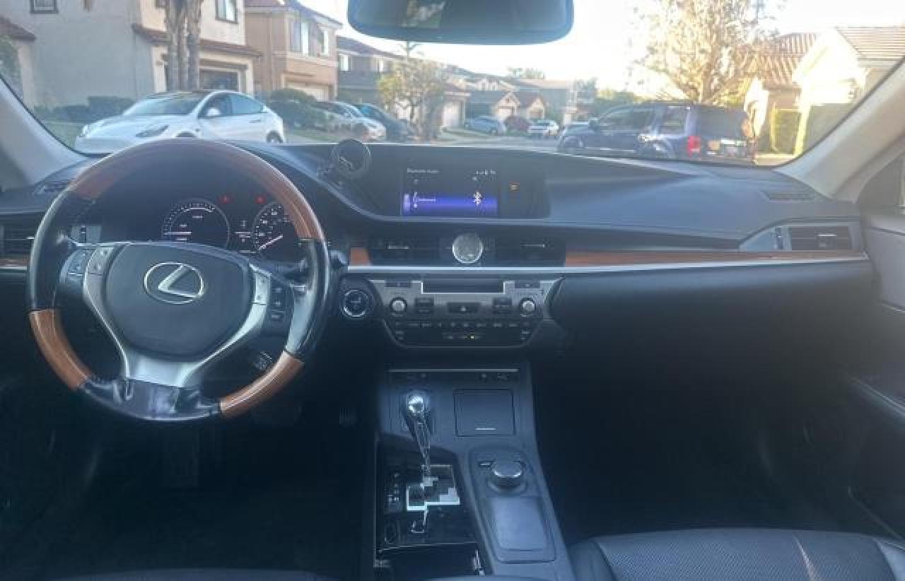 2015 Lexus ES - Image 9