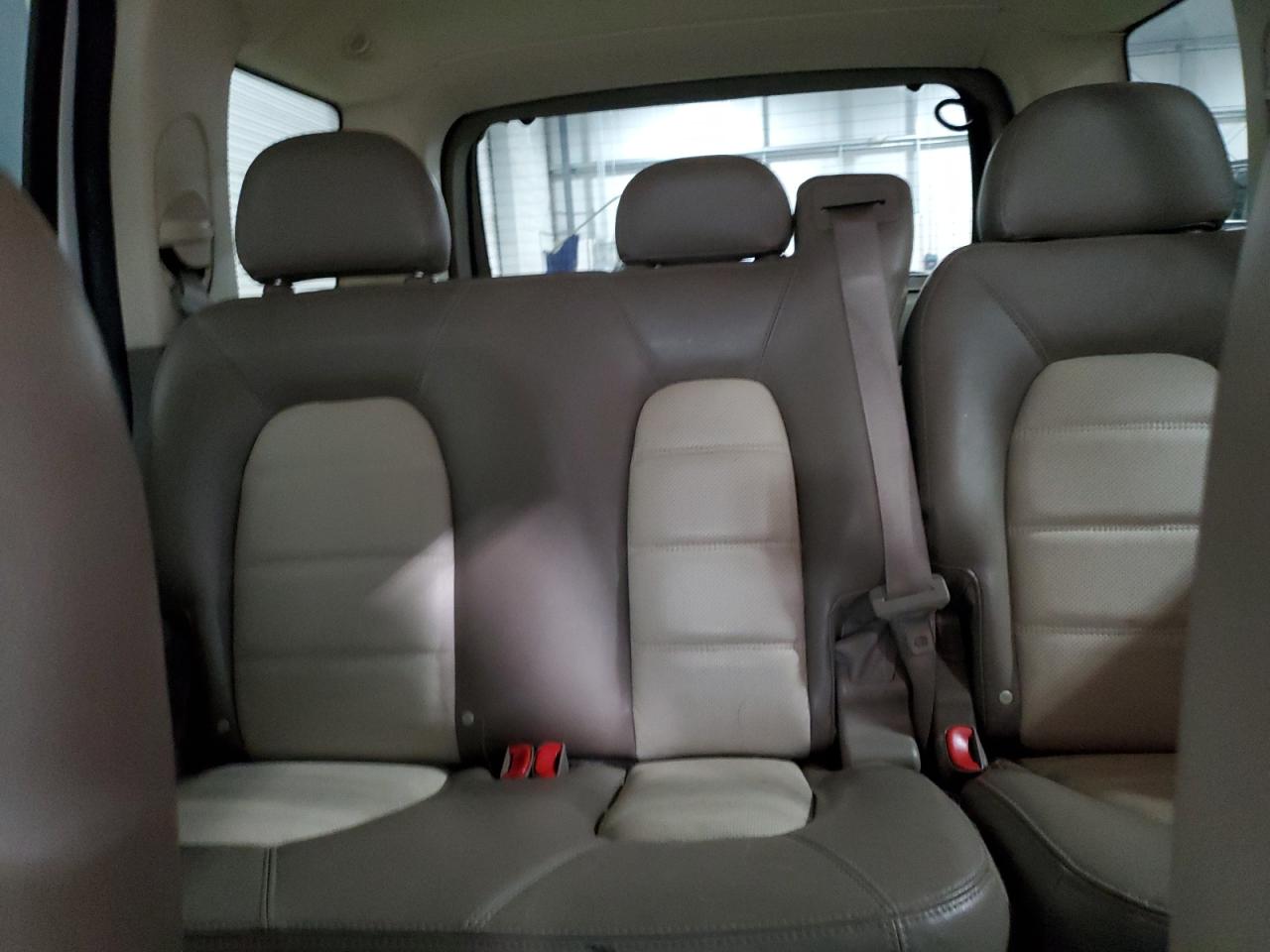 2003 Ford Explorer - Image 10