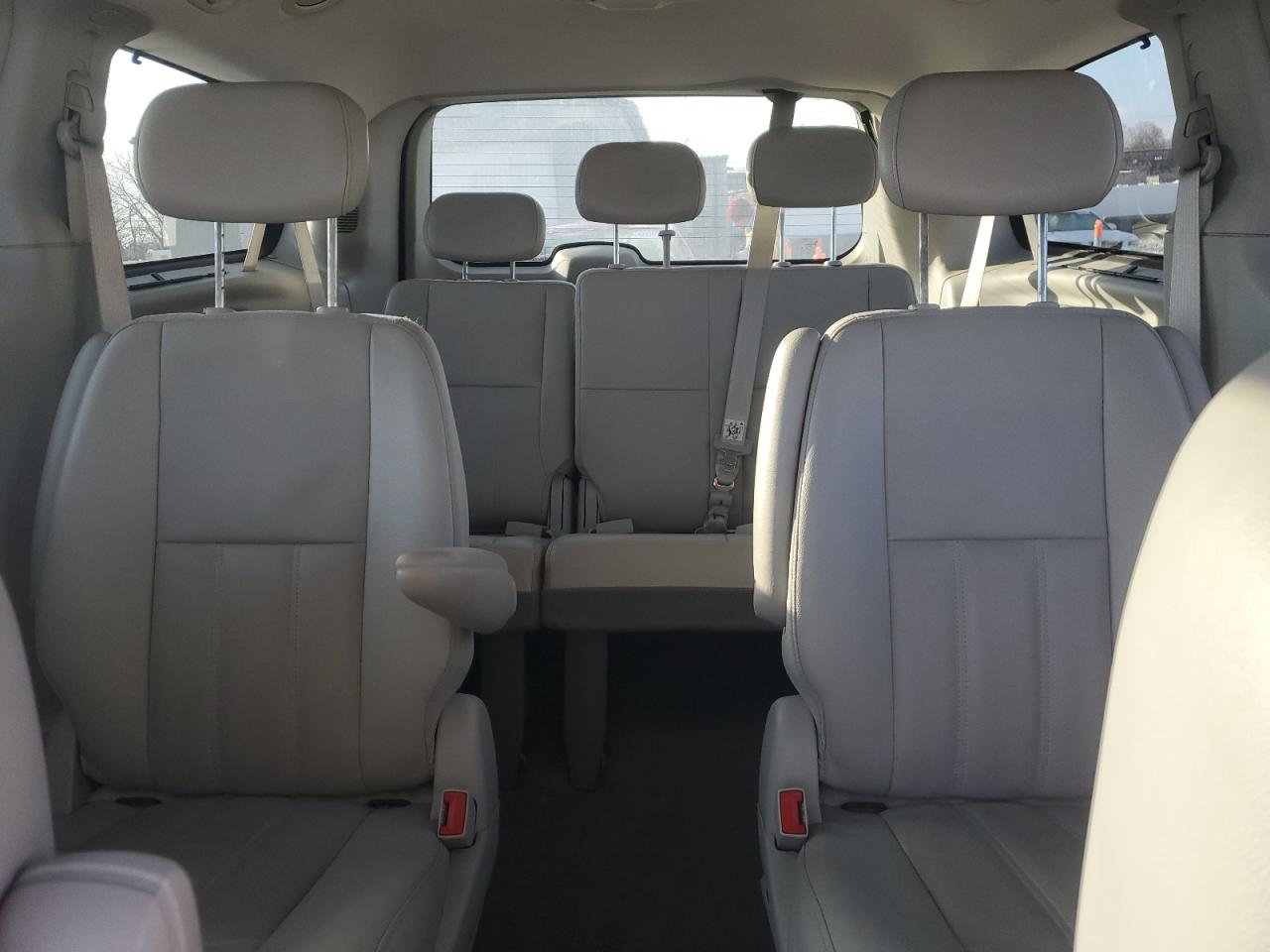 2009 Chrysler Town & Country - Image 10