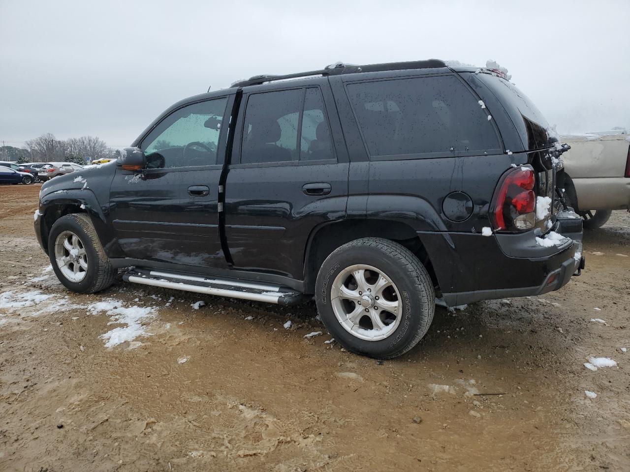2005 Chevrolet TrailBlazer - Image 2