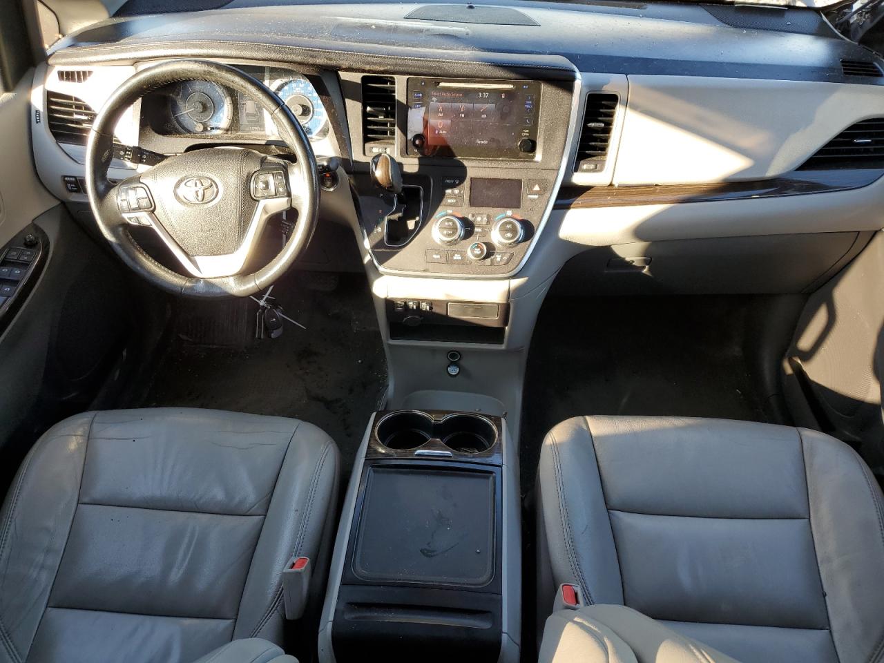 2015 Toyota Sienna - Image 8