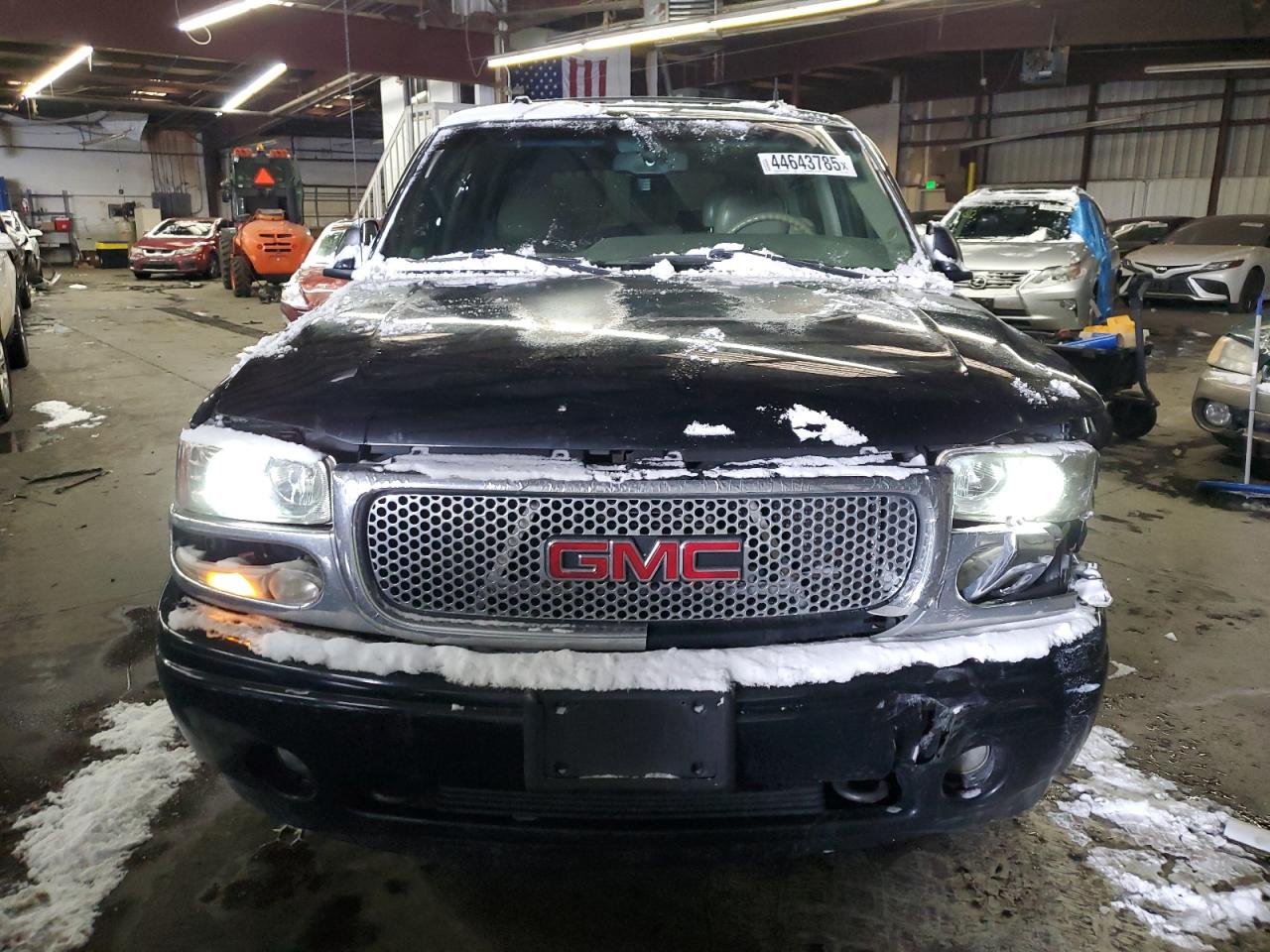 2004 GMC Yukon - Image 5