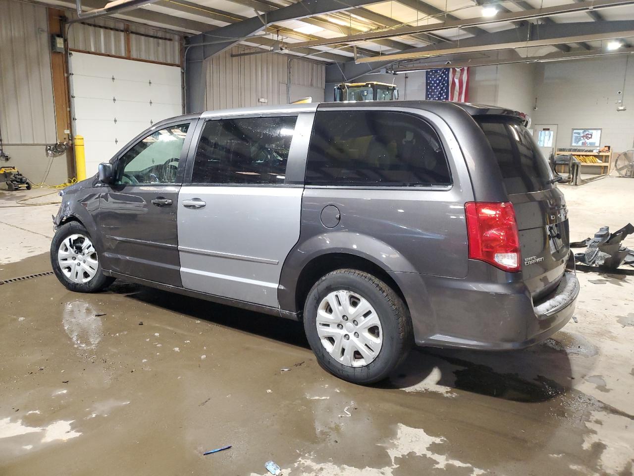 2015 Dodge Caravan - Image 2