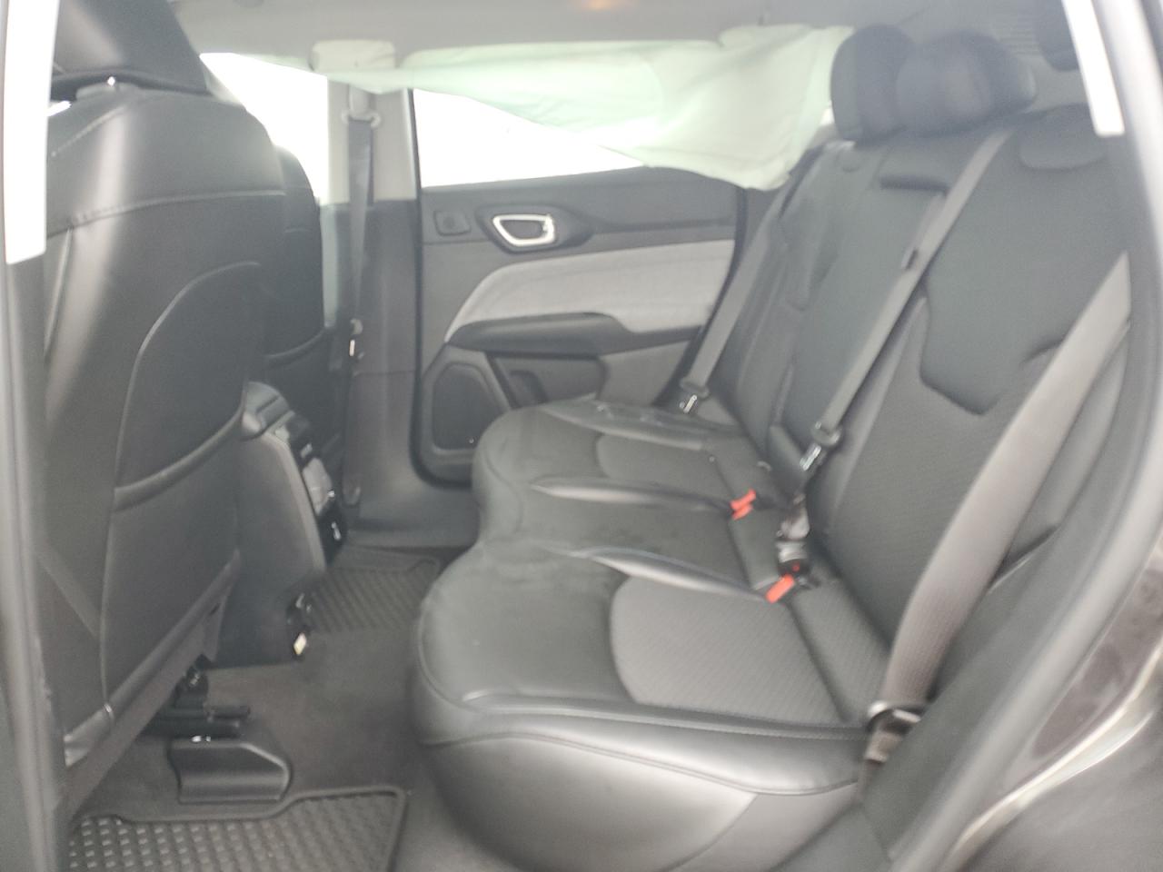 2022 Jeep Compass - Image 11