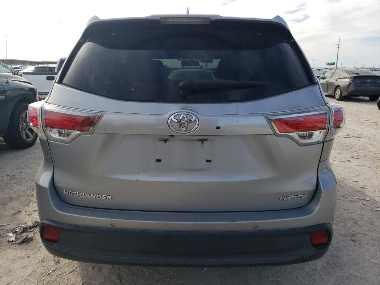 2015 Toyota Highlander - Image 6