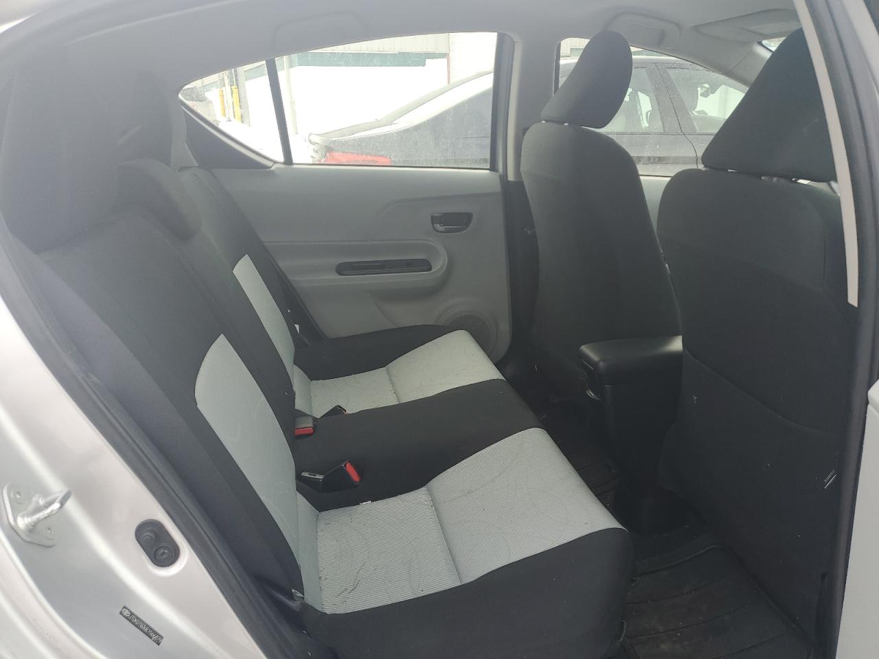 2014 Toyota Prius - Image 10