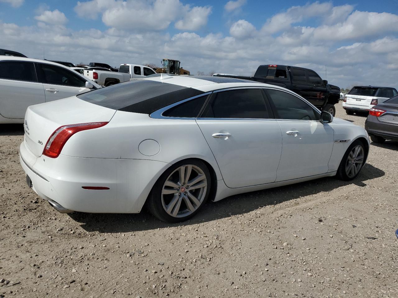 2014 Jaguar XJ - Image 3