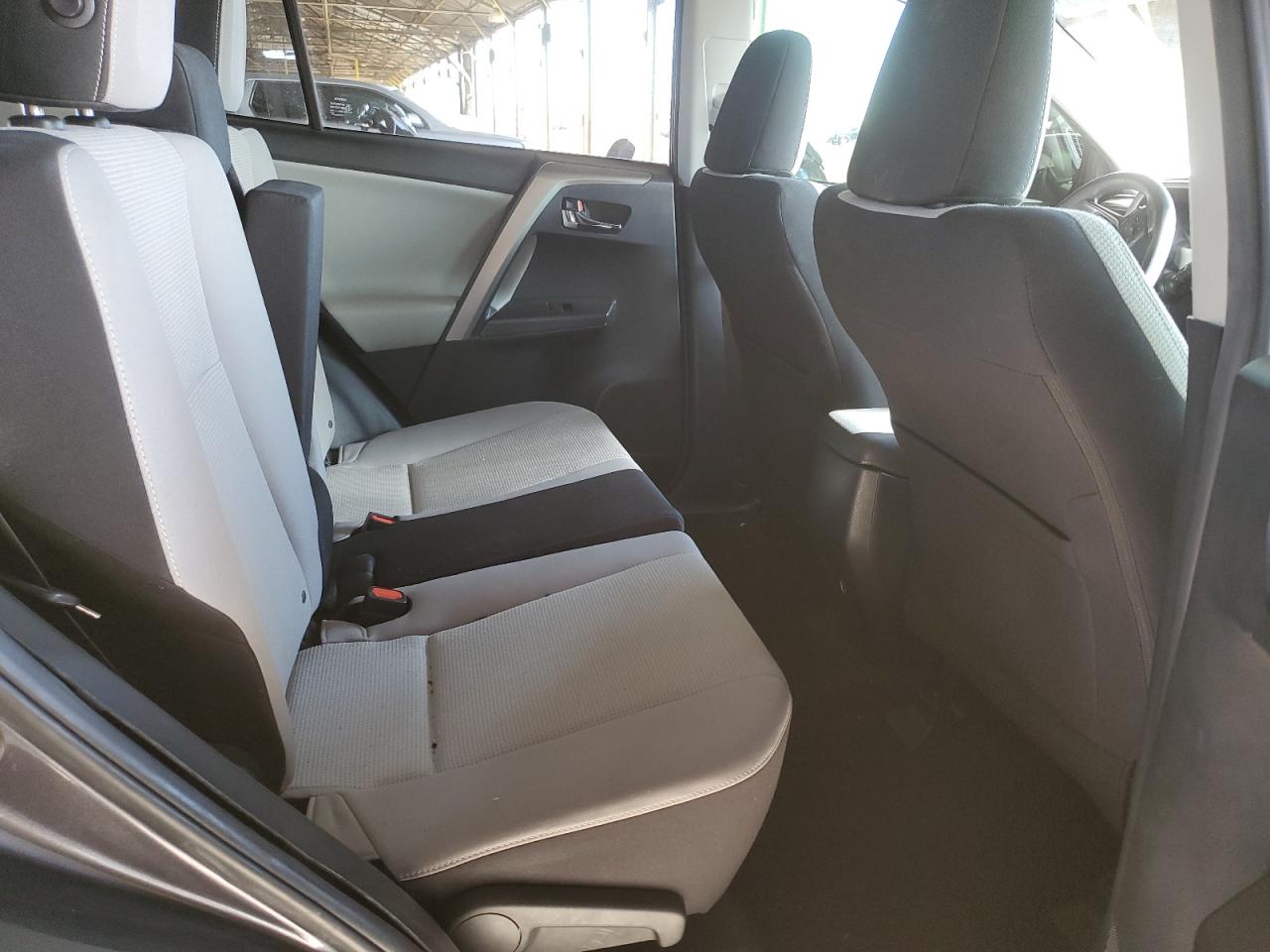 2018 Toyota RAV 4 - Image 11