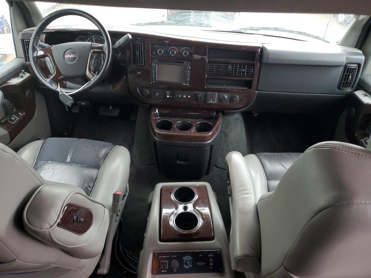 2015 GMC Savana - Image 8