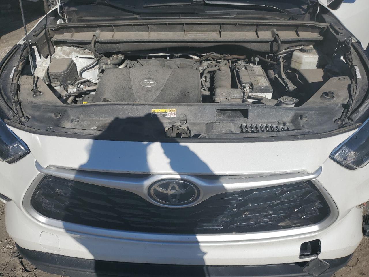2022 Toyota Highlander - Image 12