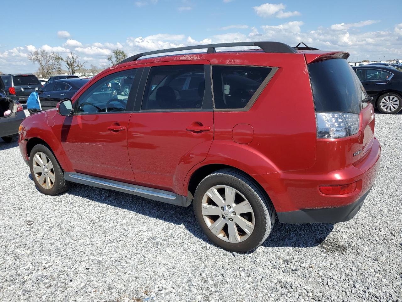 2010 Mitsubishi Outlander - Image 2