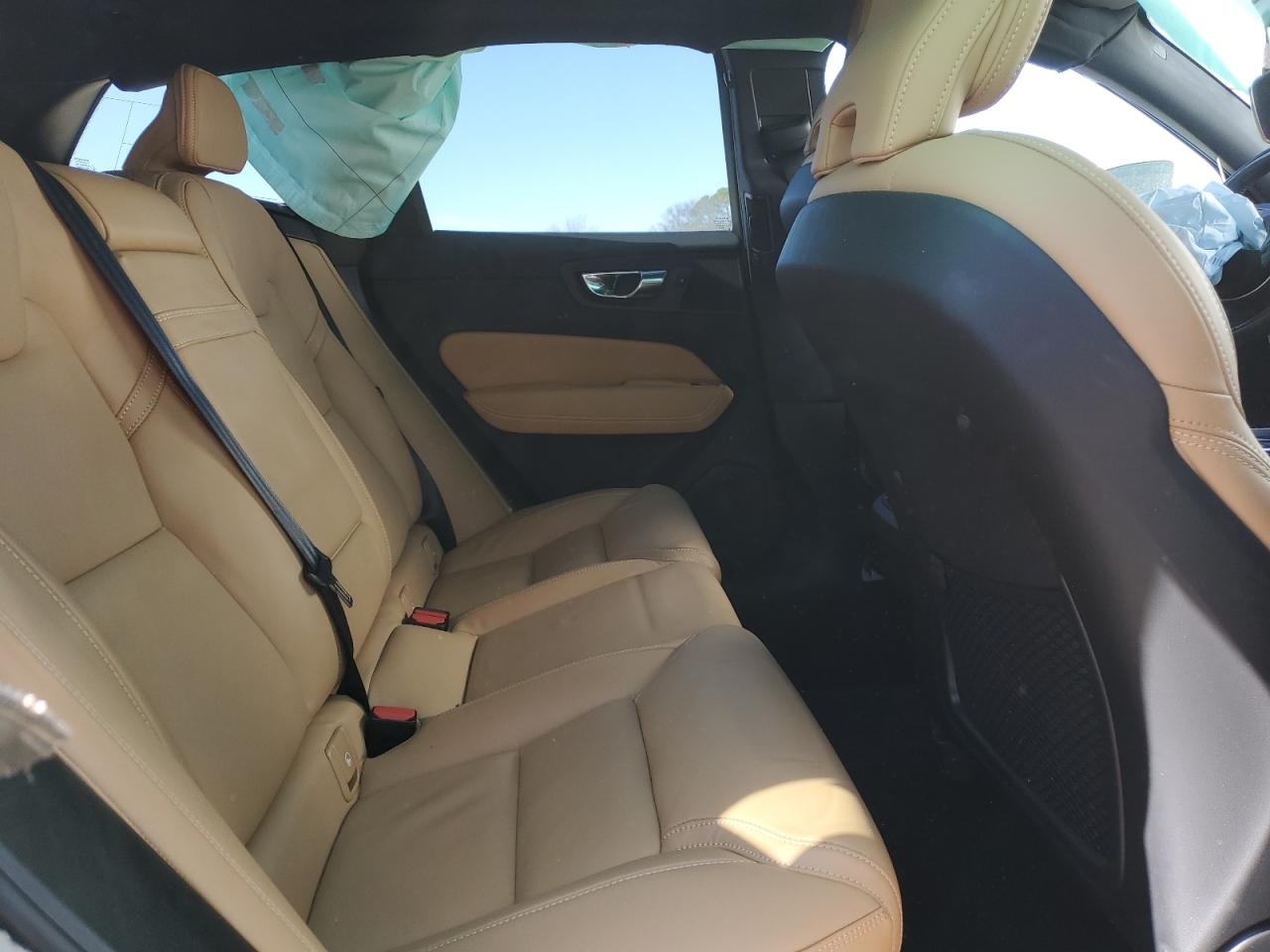 2021 Volvo XC60 - Image 12