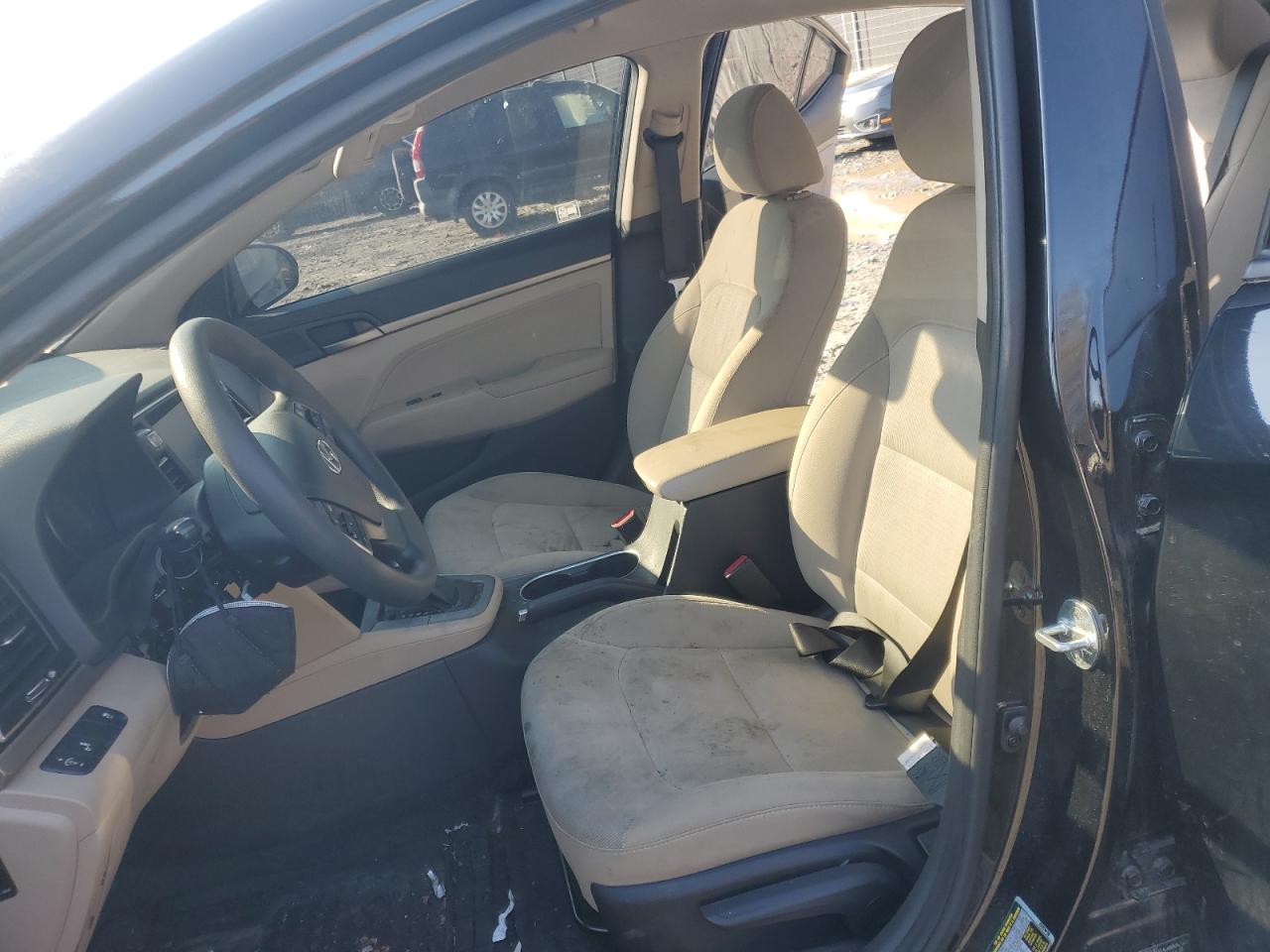 2018 Hyundai Elantra - Image 7