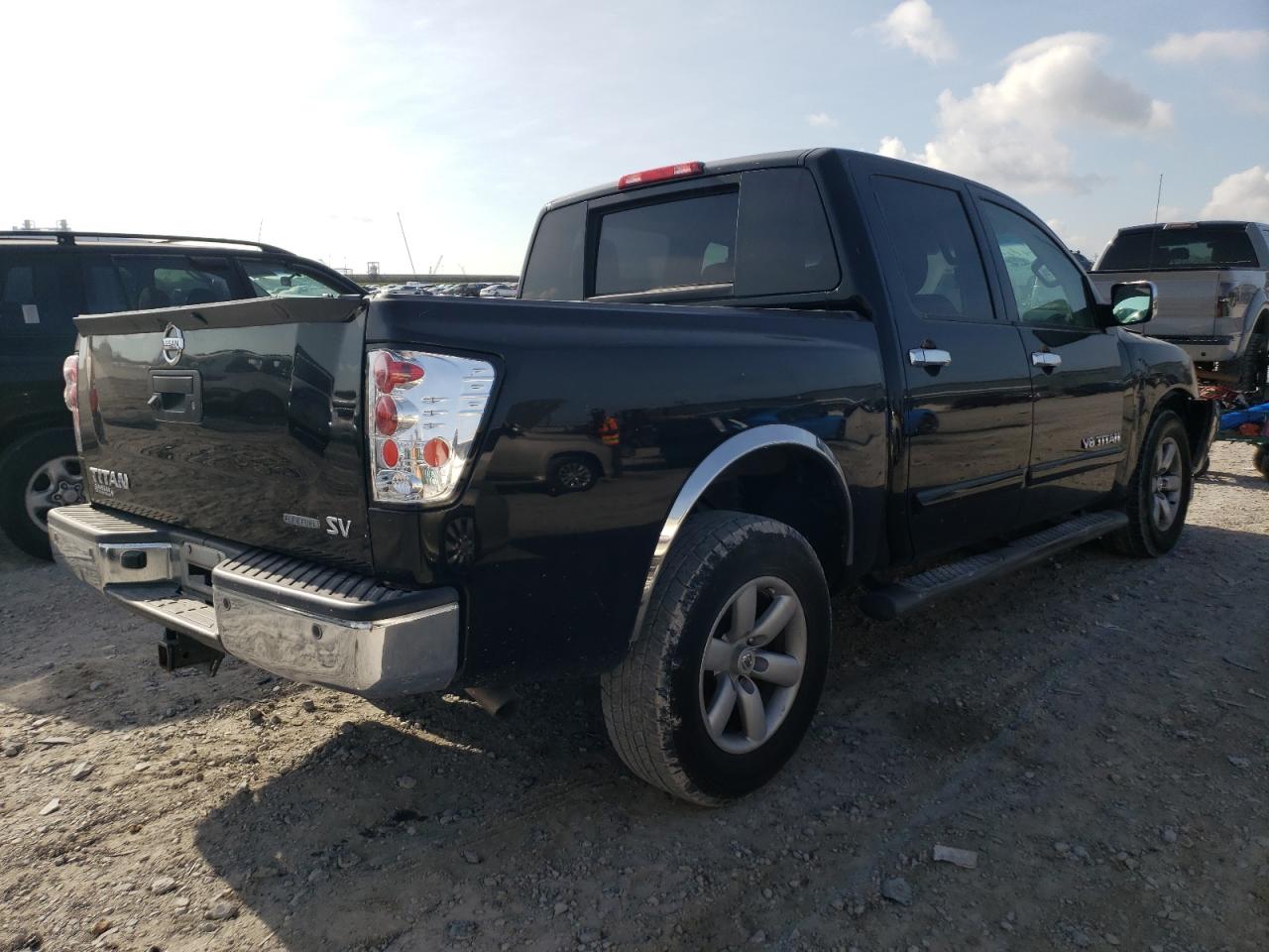 2014 Nissan Titan - Image 3