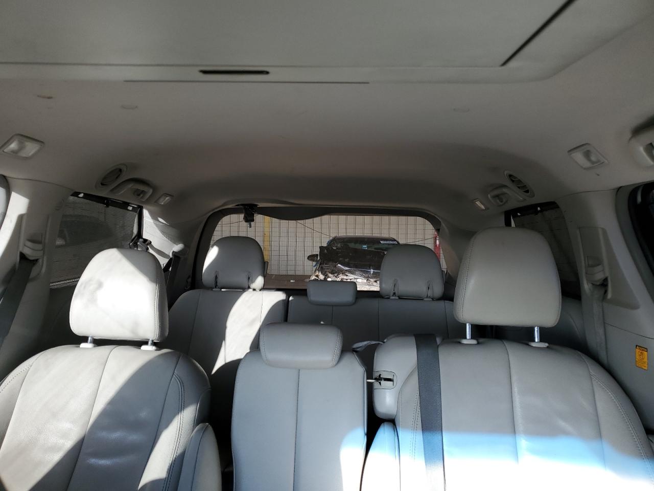 2012 Toyota Sienna - Image 10