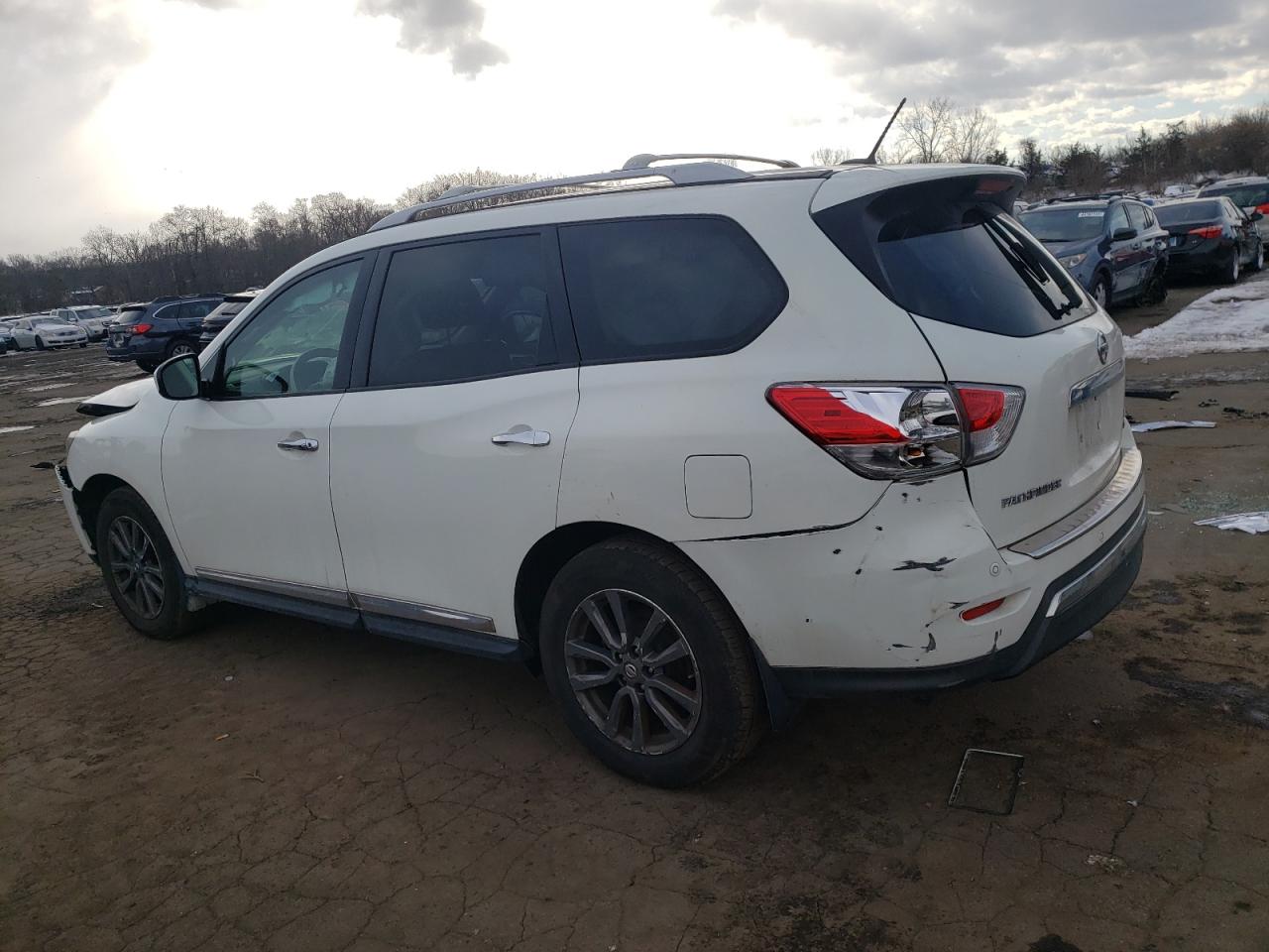 2015 Nissan Pathfinder - Image 2