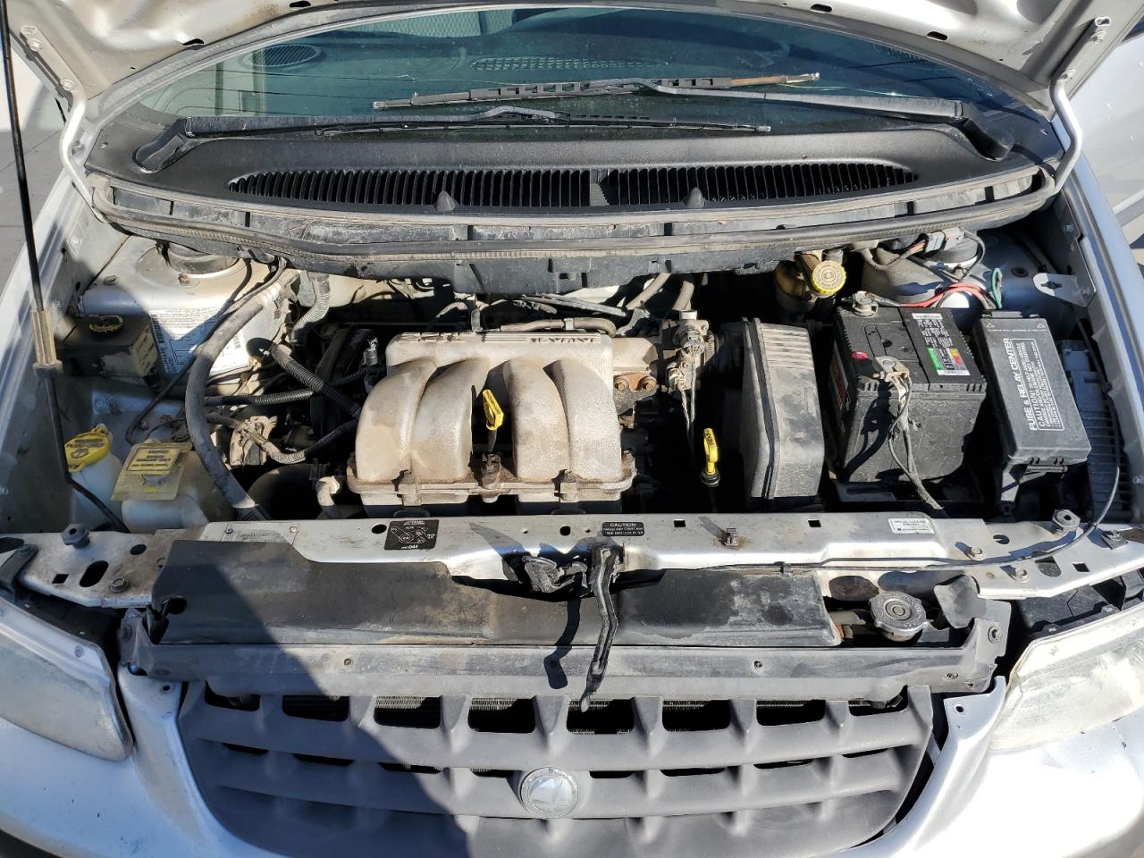 2000 Plymouth Voyager - Image 12