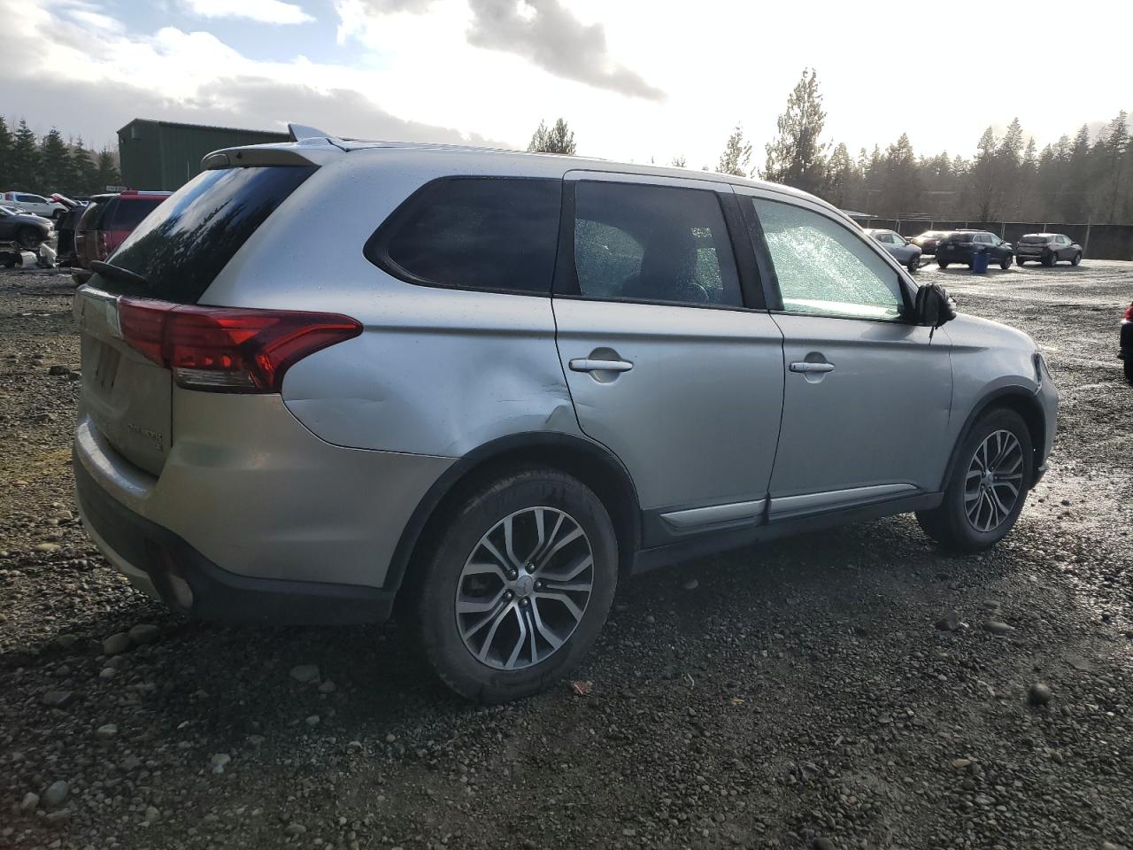 2018 Mitsubishi Outlander - Image 3