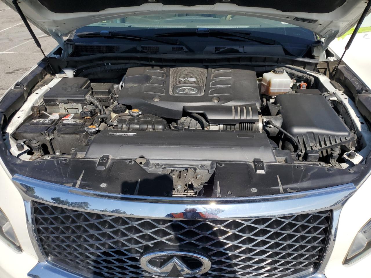 2015 Infiniti QX80 - Image 12