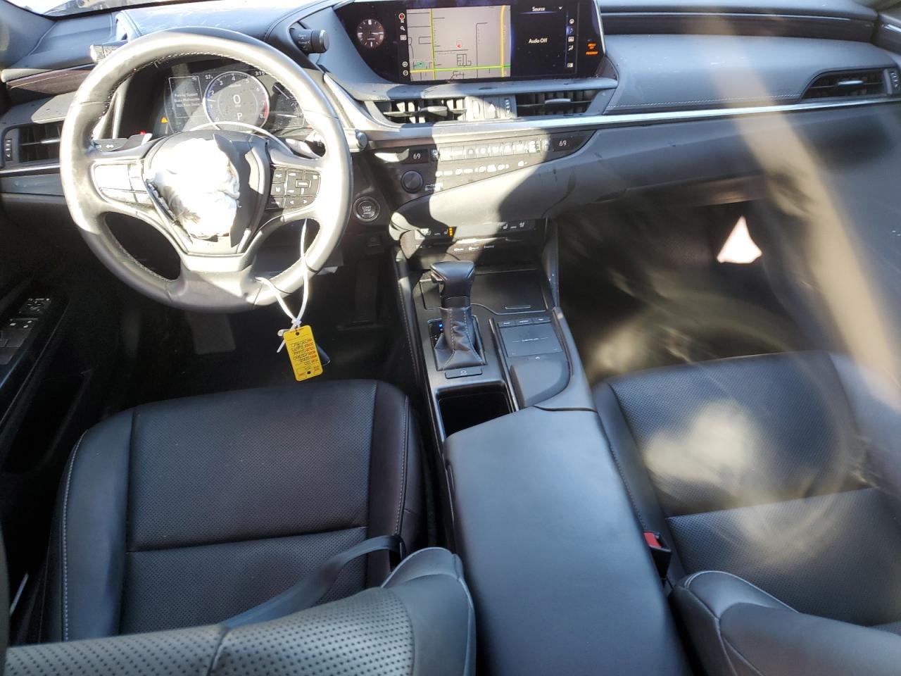 2020 Lexus ES - Image 8