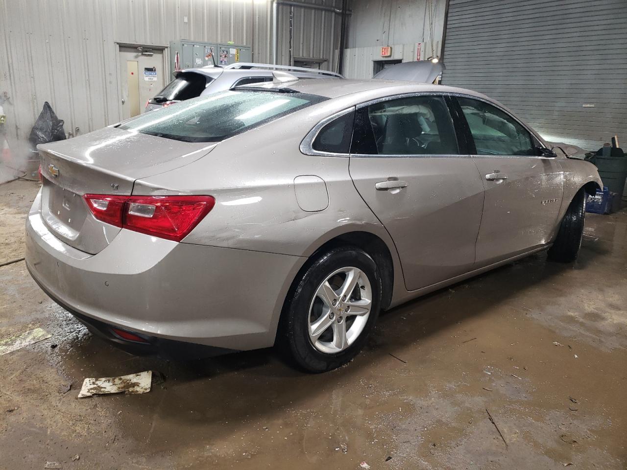 2023 Chevrolet Malibu - Image 3