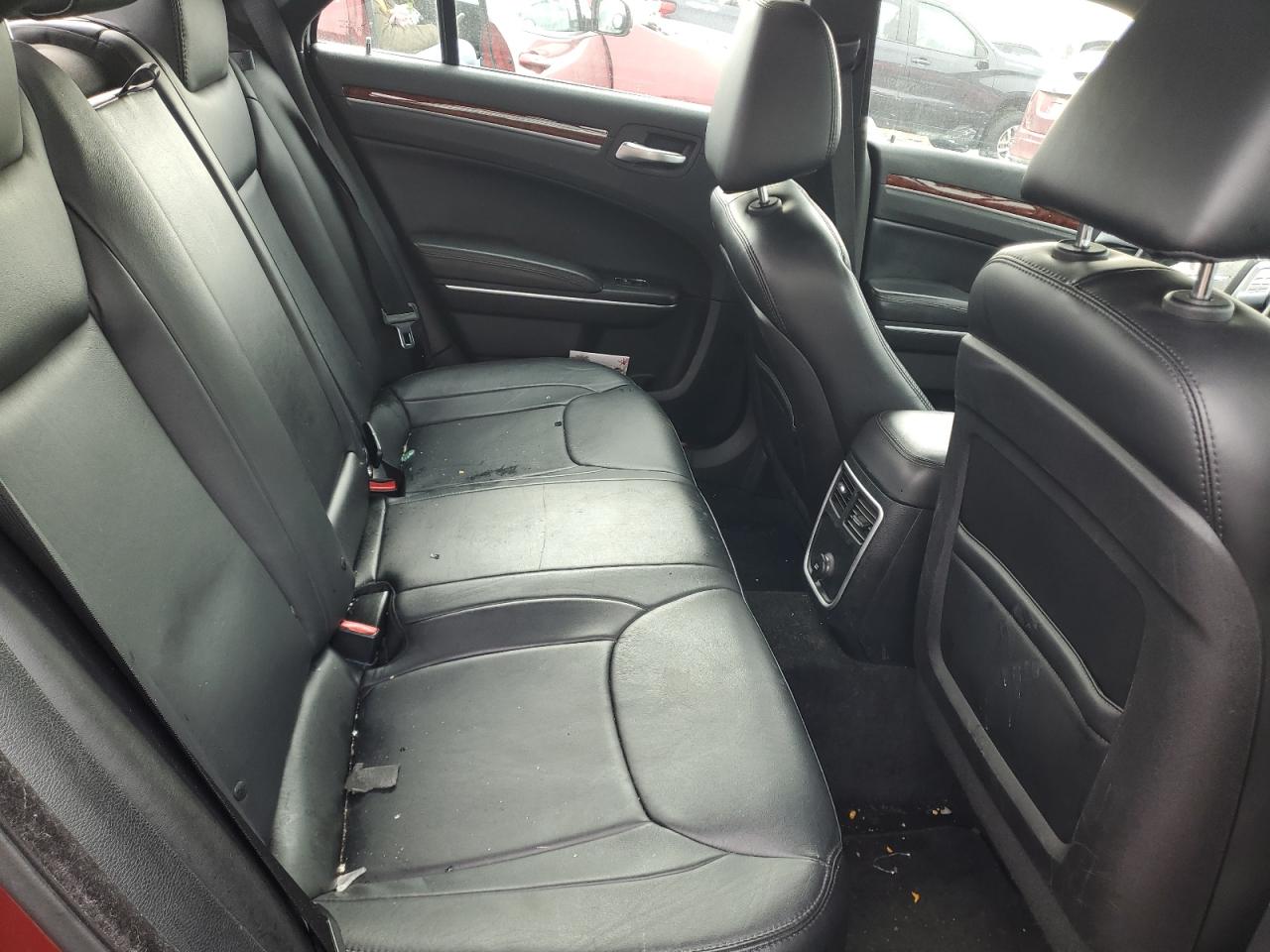 2014 Chrysler 300 - Image 10