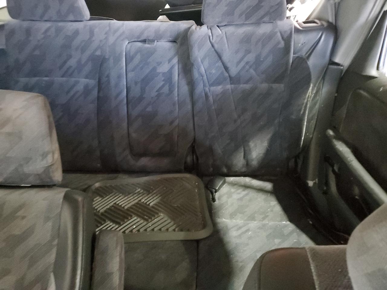 2004 Honda CR-V - Image 10